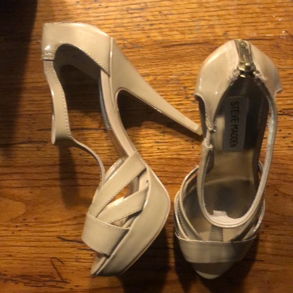 Steve Madden Haylow Open Toe Tan Heels with Back Zipper - Picture 3 of 5